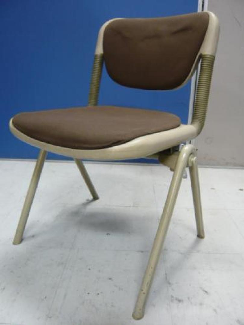 ■イトーキ製　スタッキングチェア■【重ねて収納】【会議チェア】
                                    中古
            