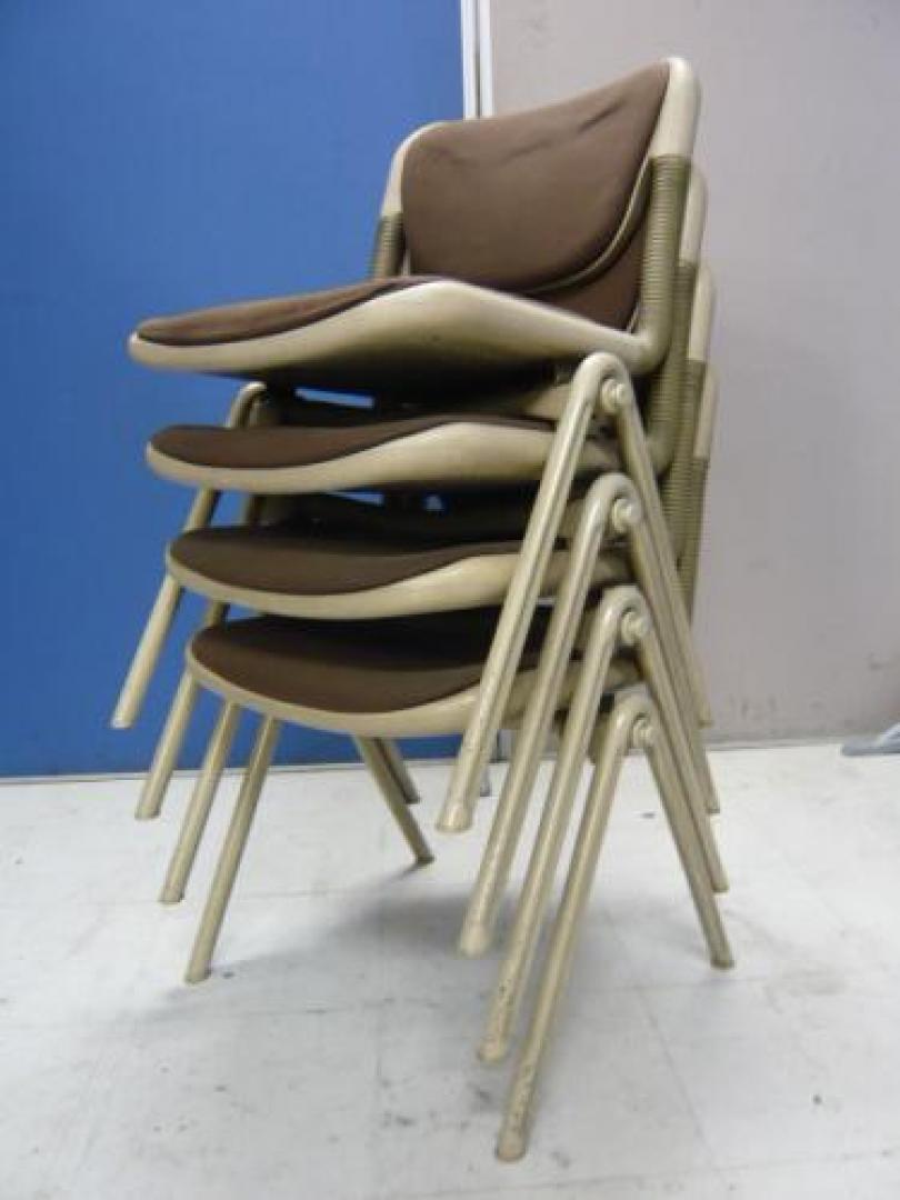 【4脚セット商品】■イトーキ製　スタッキングチェア■【重ねて収納】【会議チェア】
                                    中古
            