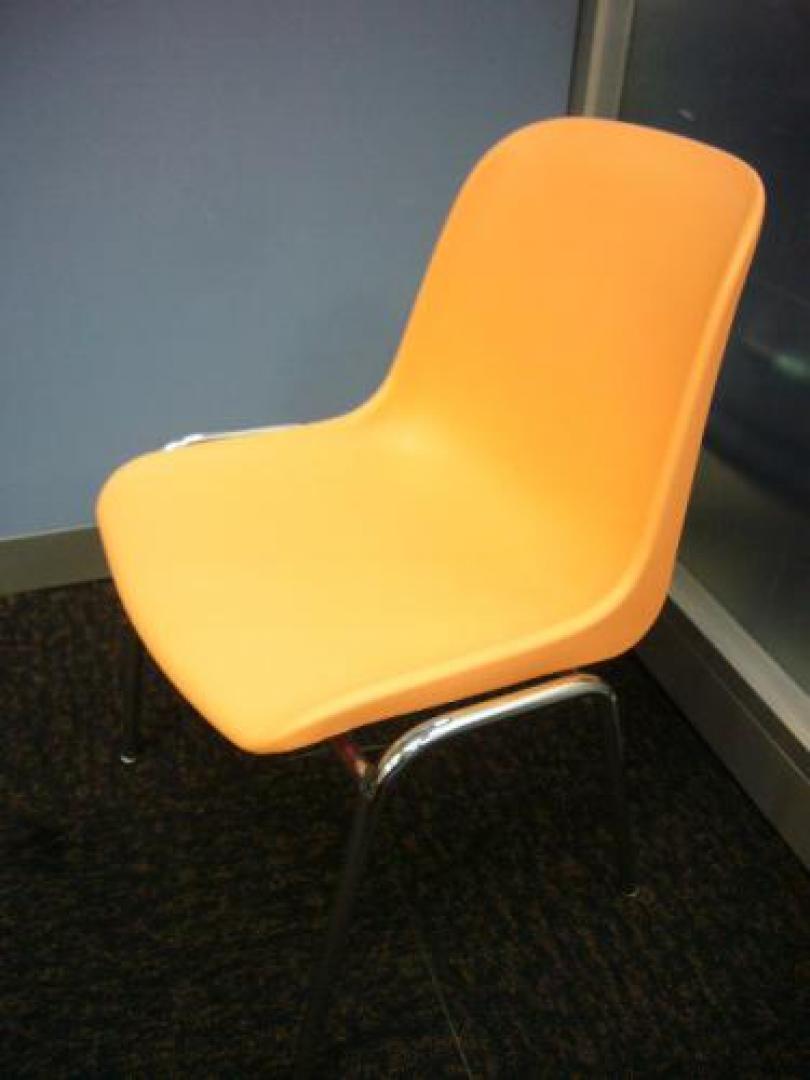 MODELANE（モッドエレナ）のミーティングチェア！一見するとなんてことないチェアですがそのシンプルさが逆にオシャレ！ちょっと小洒落たミーティングスペースにバッチリです！【会議チェア】
                                    中古
            