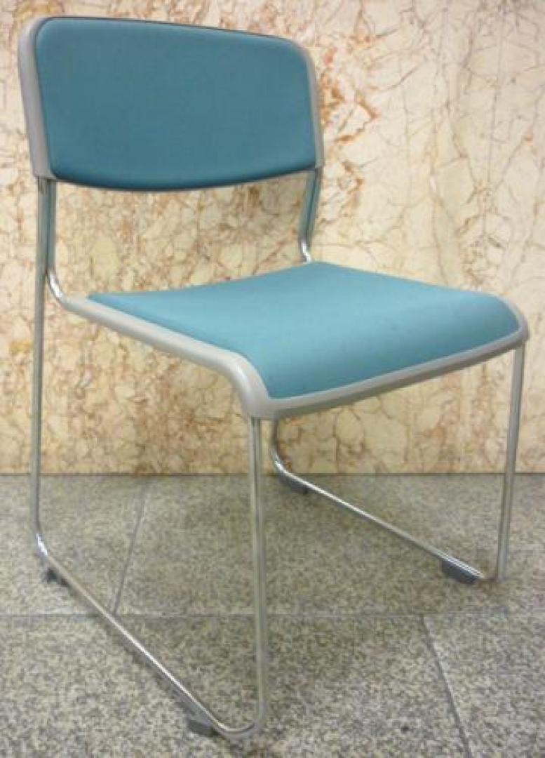 ■汚れあり特別価格！■　芽吹きの季節に爽やかな緑【会議チェア】
                                    中古
            