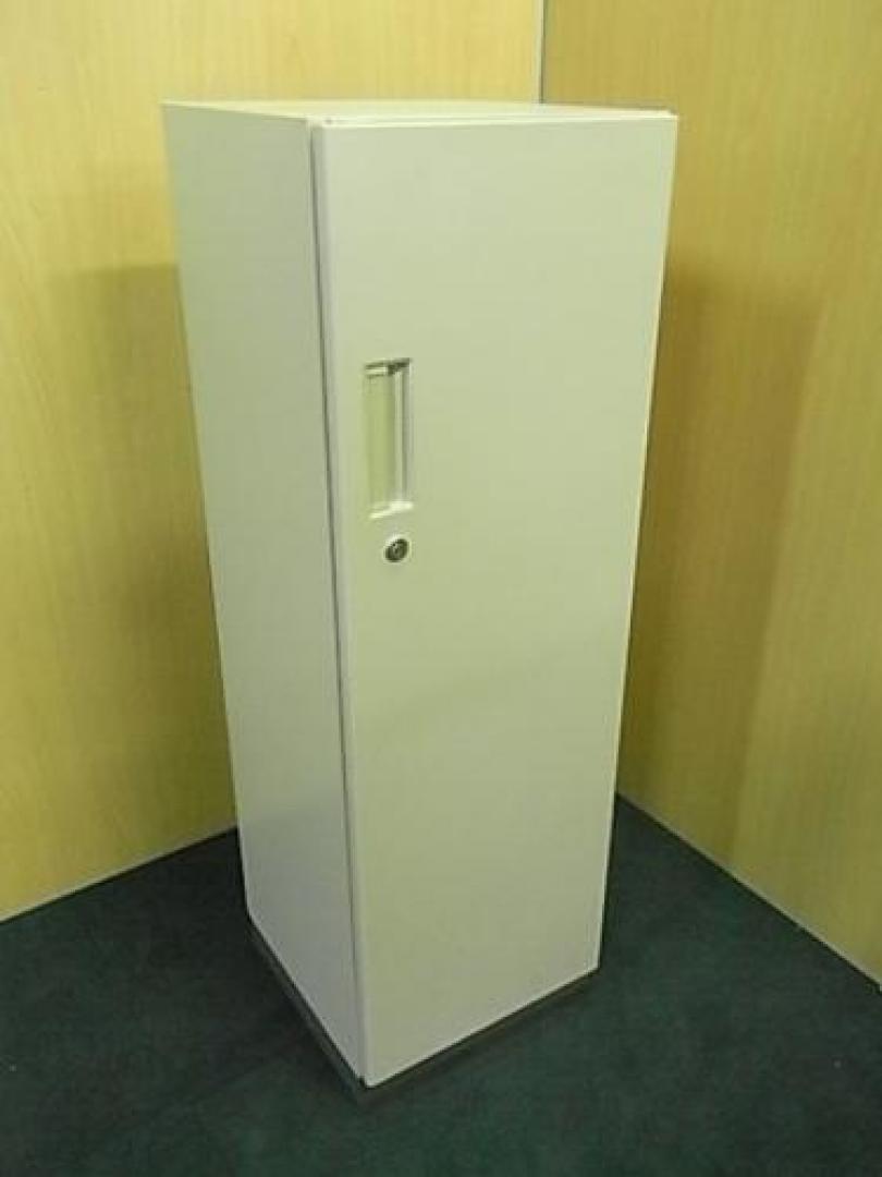 【状態良好＆カギ付き】■コクヨ　■片開き書庫　■棚板３枚付き
                                    中古
            