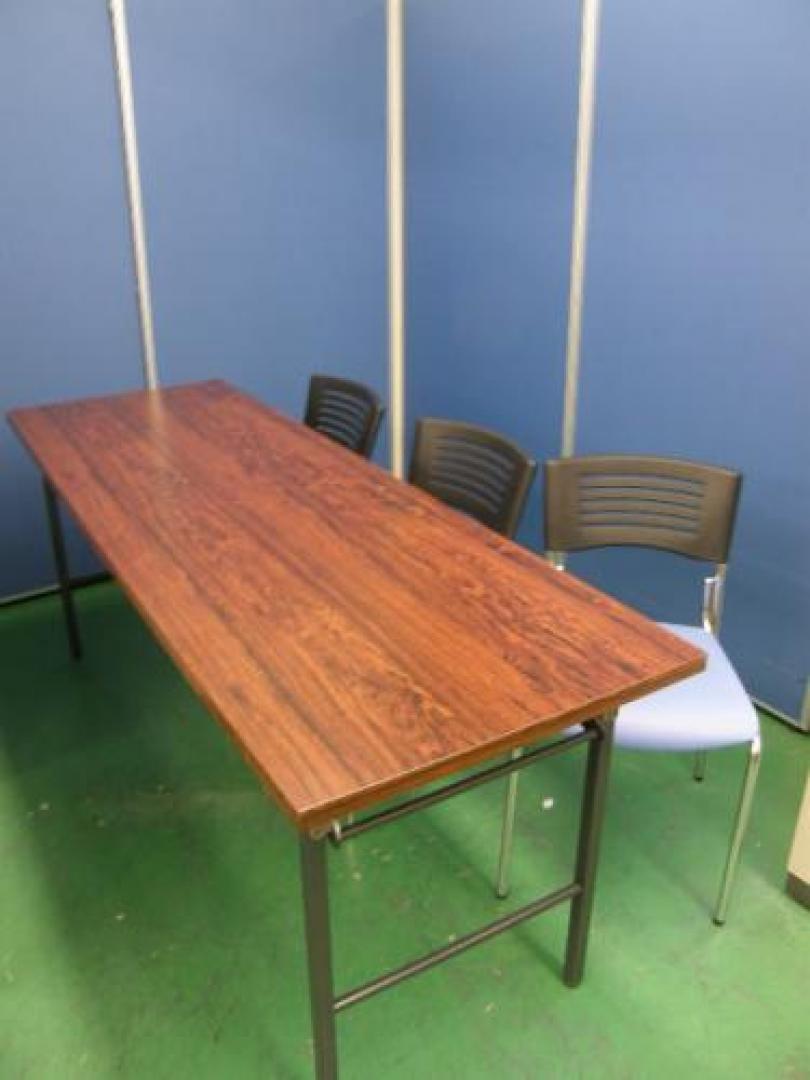 【セット商品】折りたたみテーブル＋ミーティングチェア■奥行きが600の為、お安くご提供!!■限定1台
                                    中古
            