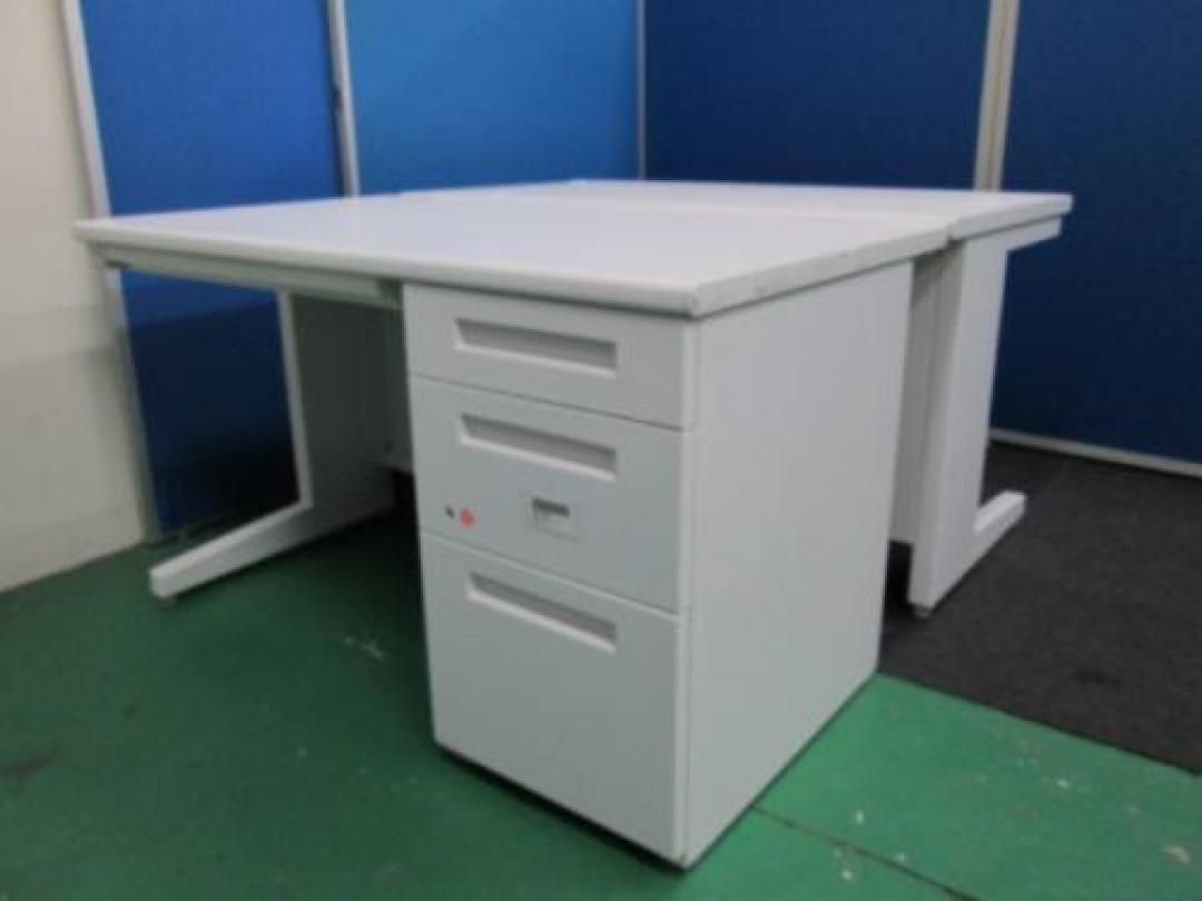 ■状態良好■【セット商品】イナバ製W1200サイズの片袖机2台セットです。セットで購入するとお得です！！人気のホワイトカラー。
                                    中古
            