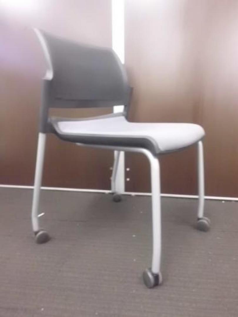 【緊急値下げ！！￥５.２５０→￥３.９９９　残り３点特価シリーズ】内田洋行製　肘なしミーティングチェア　■　型番【FM-310】【会議チェア】
                                    中古
            