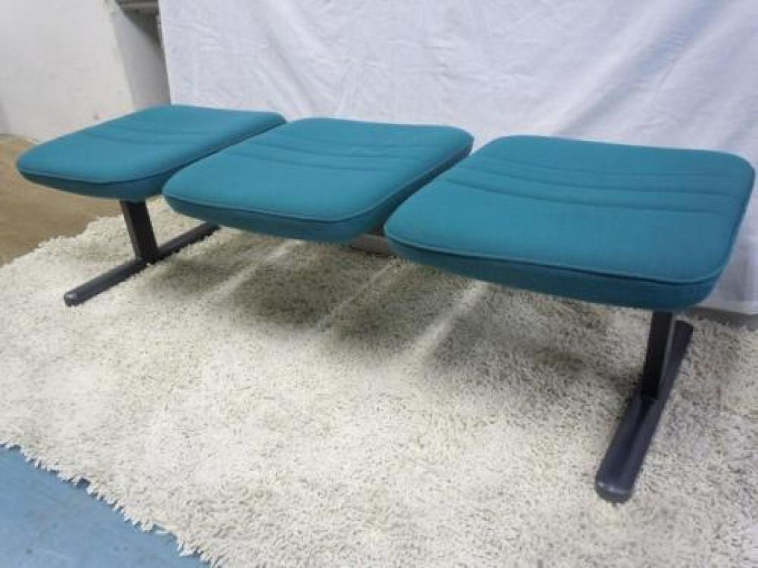 【3台入荷！あわせていかがでしょう？】イトーキ製　ロビーチェア　3人掛けベンチ　■グリーン　
                                    中古
            