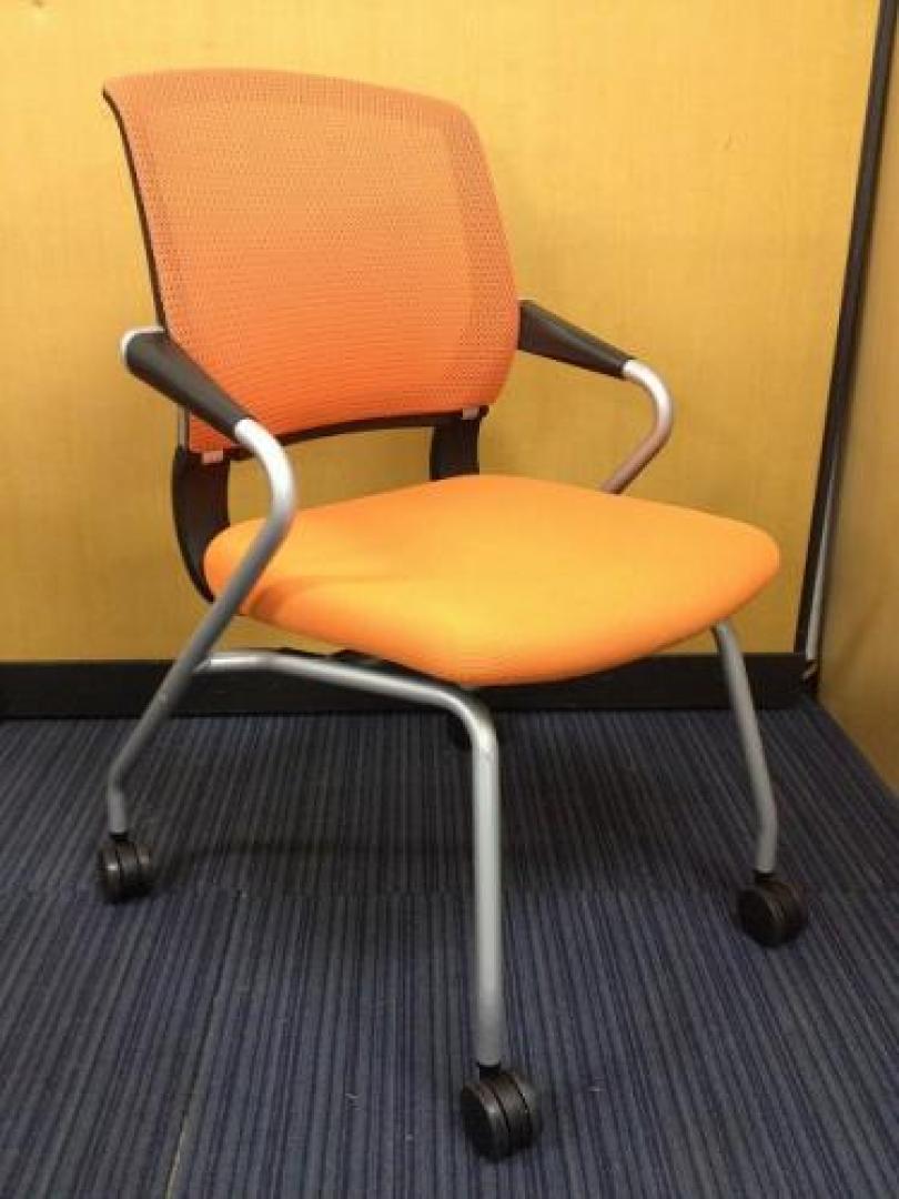 ■サテリテ■ネスティング■オレンジ■メッシュの良いスタッキング■【おつとめ品】【れ】【会議チェア】
                                    中古
            