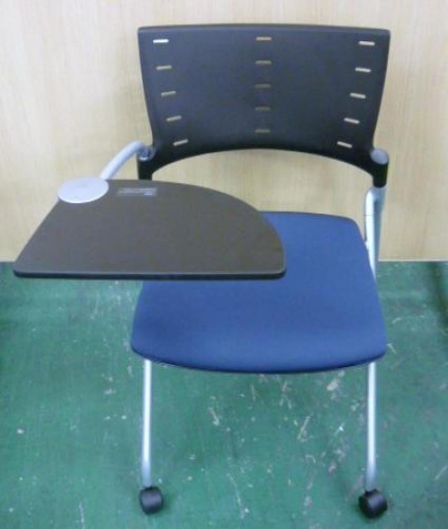 ■イトーキ製　ネスティングチェア■ブルー　メモ台付きミーティングチェア【会議チェア】
                                    中古
            