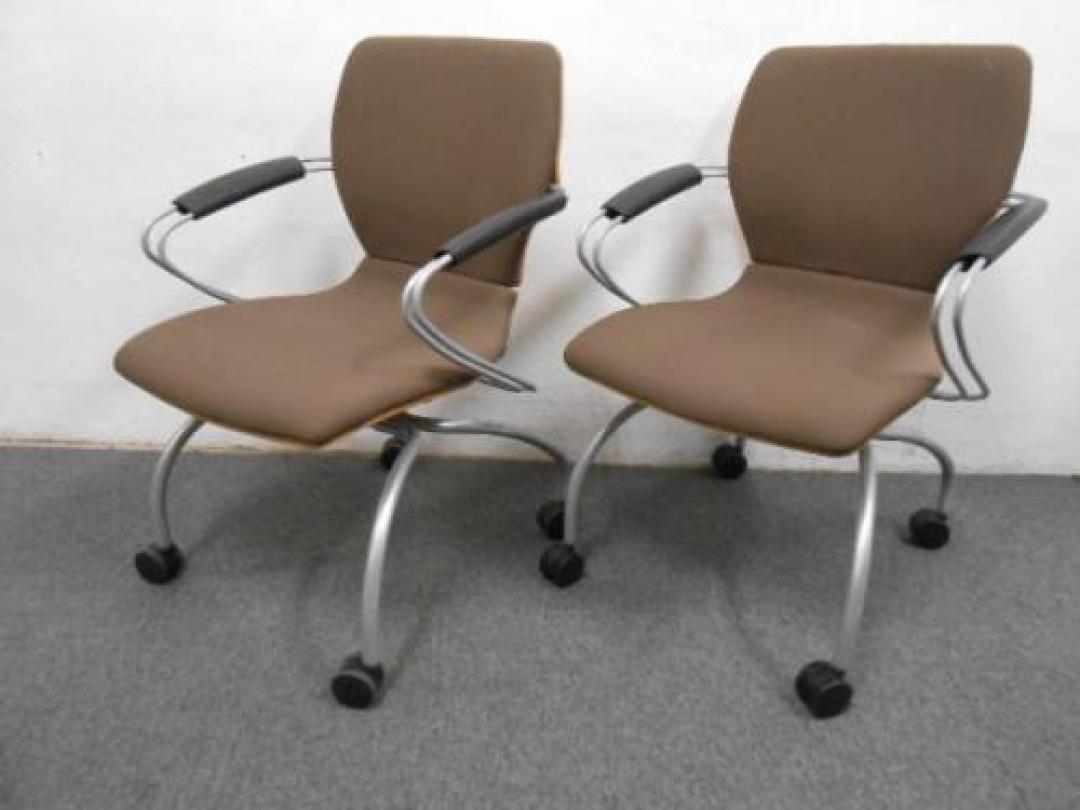 イトーキ　｜　通常2脚12600円のところ、2脚セットで2600円OFFの税込み10000円　|　　SINTA　シンタ　｜スタイリッシュで座り心地も良い!!　｜【セット商品】【会議チェア】
                                    中古
            