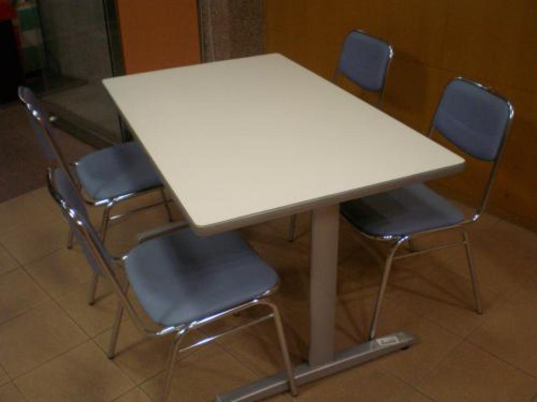 【セット商品】ミーティングセット　　テーブルＷ1200ＭＭ　チェアー4脚セット【会議チェア】
                                    中古
            