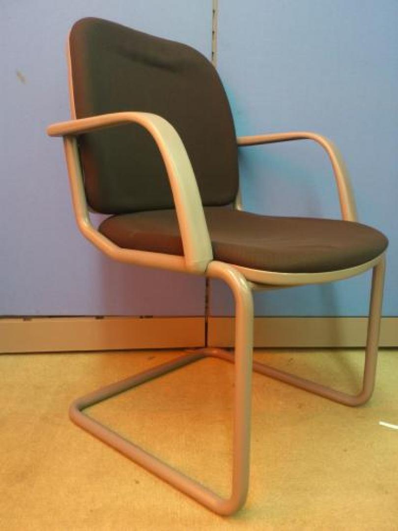 ■イトーキ製　■ミーティングチェア【会議チェア】
                                    中古
            