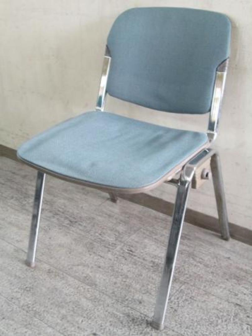オカムラ　スタッキングチェア　ブルー　オフィスチェアー【会議チェア】
                                    中古
            