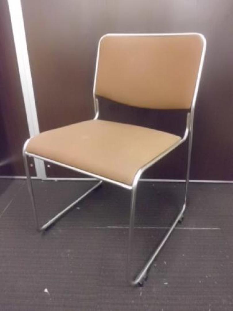 【￥３.１５０　揃いの在庫シリーズ】スタッキングチェア　■　状態良好【会議チェア】
                                    中古
            