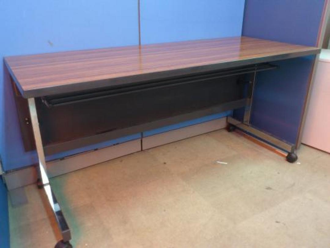 ■コクヨ　■サイドスタックテーブル　■幕板付
                                    中古
            