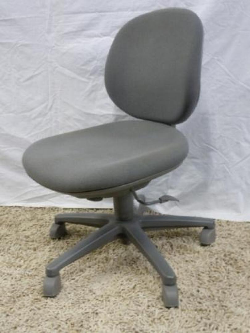 【クリーニング業社洗浄済み商品♪】内田洋行製　JUST ジャストチェア　肘無しオフィスチェア　ローバックタイプ　 ゴムキャスター　■グレー　■JA-250 ■クリーニング業社洗浄済み商品♪【OAチェア】
                                    中古
            