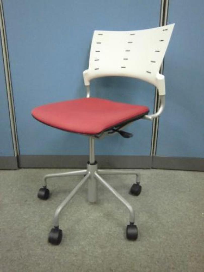 マノスチェア【会議チェア】
                                    中古
            