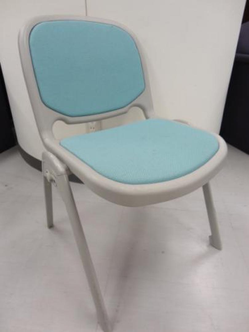 スタッキングチェア　グリーン　16脚入荷しました【会議チェア】
                                    中古
            