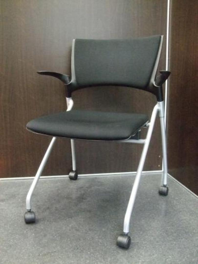 ☆美品☆　ITOKI製　マノスチェア　人気ブラック色　！！【会議チェア】
                                    中古
            