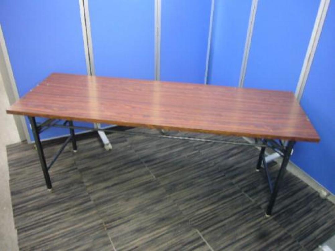 【ロット】折りたたみテーブル！！大量入荷！状態や柄に微妙なバラツキがあります・・・えーい！！全部一律価格！！早いもの勝ち！！
                                    中古
            