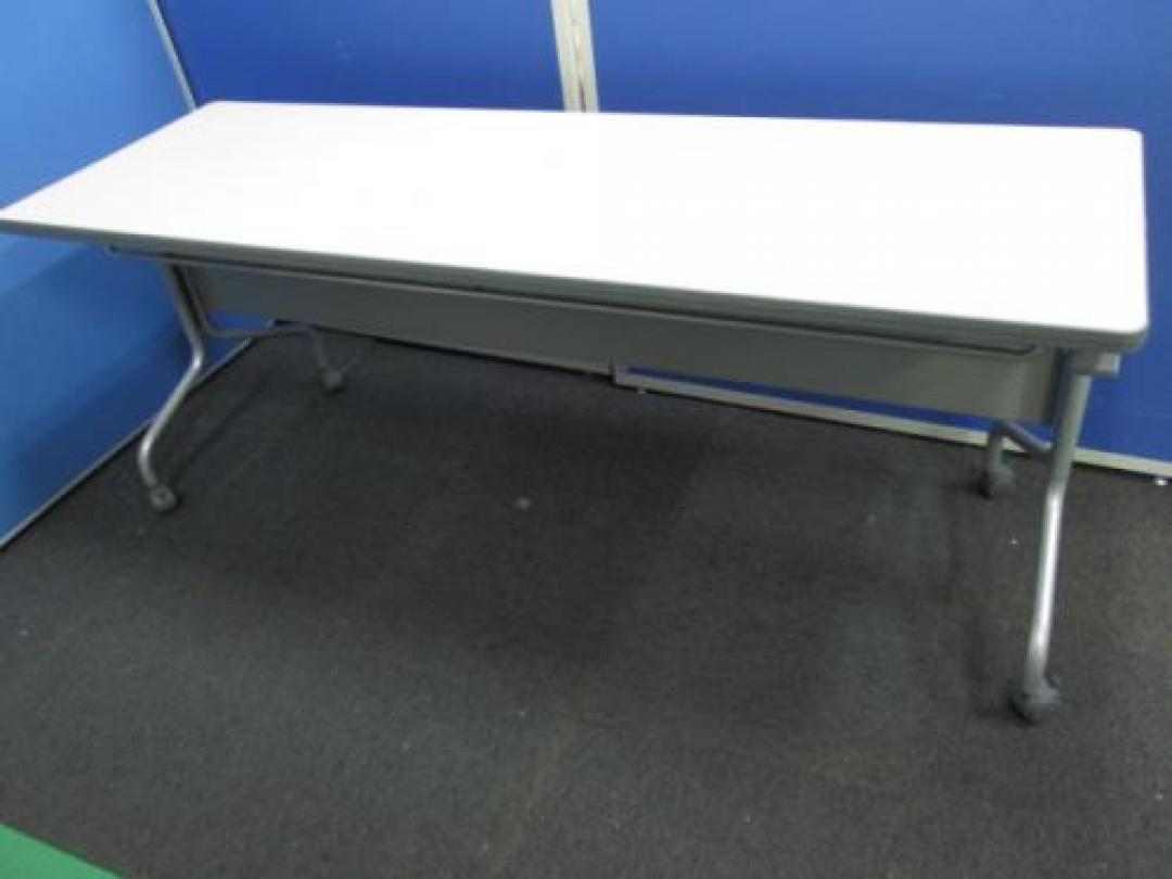 【オカムラ製　スタックテーブル】セミナーや会議の必需品！　必要無い時はスタックして片付けましょう
                                    中古
            