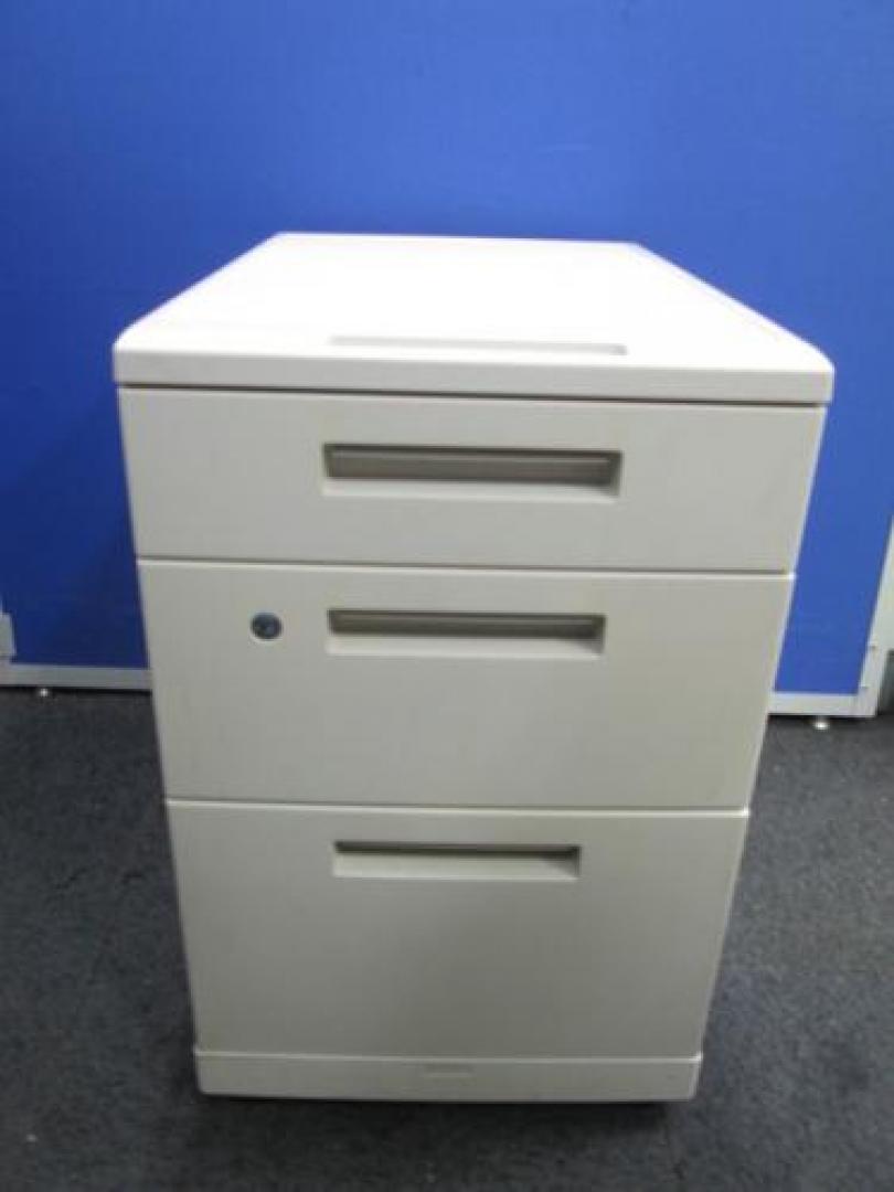 【鍵付】■状態良好■コクヨ製3段ワゴン大量入荷！まとめ買いにどうぞ！
                                    中古
            