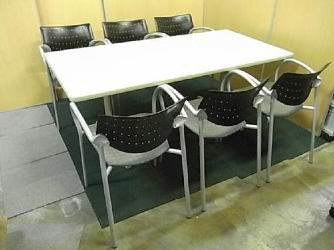 ■是非お問い合わせ下さいませ！ＴＥＬ03-5807-7040■【状態良好】■コクヨ　■会議用テーブル　幅1800ｍｍ＆会議用チェア　6脚【セット商品】
                                    中古
            