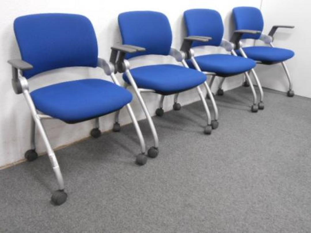 コクヨ　KOKUYO　｜　シグザチェア　Sixa　｜　通常4脚で25200円が、4脚セット4200円OFFの税込21000円　｜　肘付きミーティングチェア　｜　リクライニング機能付きです!!　【会議チェア】
                                    中古
            