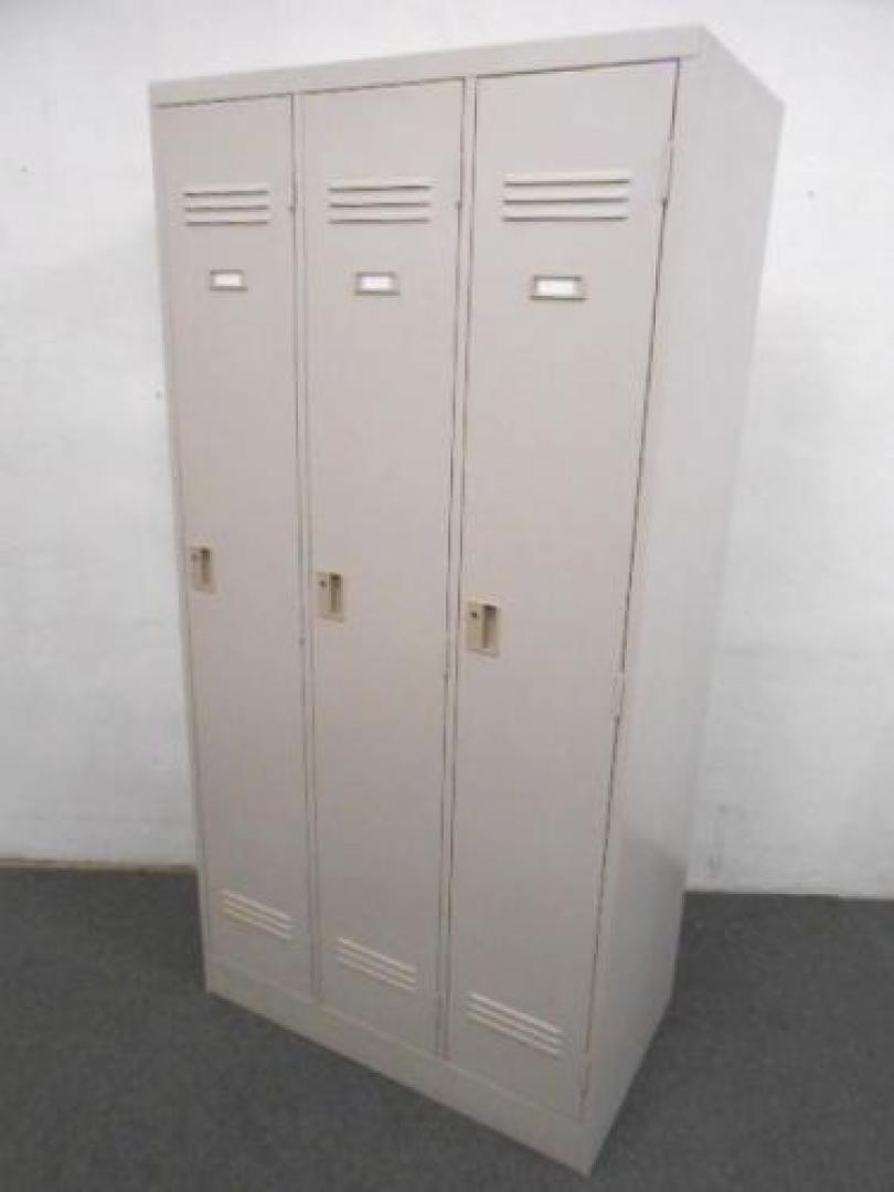 3人用ロッカー　｜　縦型　｜　ニューグレー　｜　数量2台　｜　人が増えたり減ったりするけど、ロッカーはいかがですか？？　
                                    中古
            