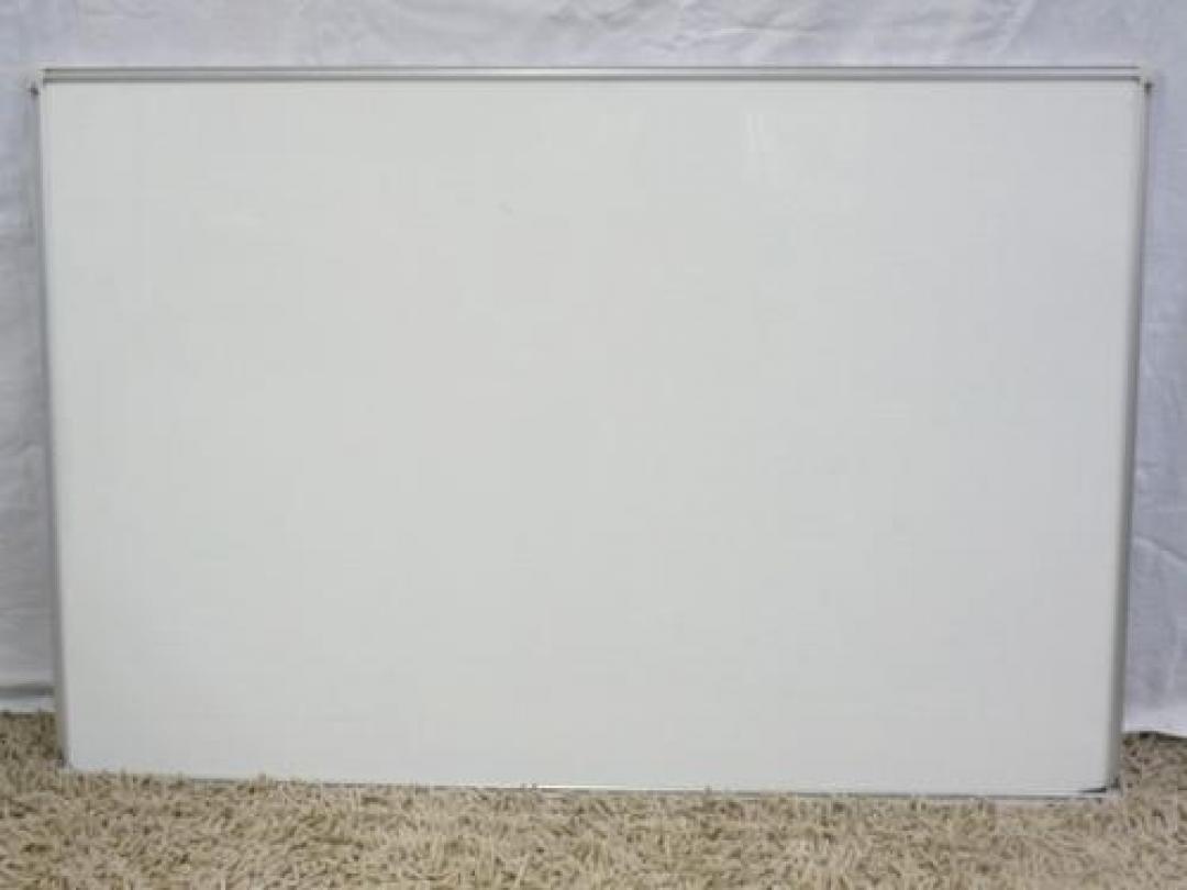 【３台入荷！】内田洋行製　壁掛けホワイトボード　■幅900mm　高さ600mm
                                    中古
            