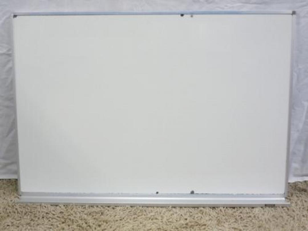 【３台入荷！】コクヨ製　壁掛けホワイトボード　■幅900mm 高さ600mm
                                    中古
            