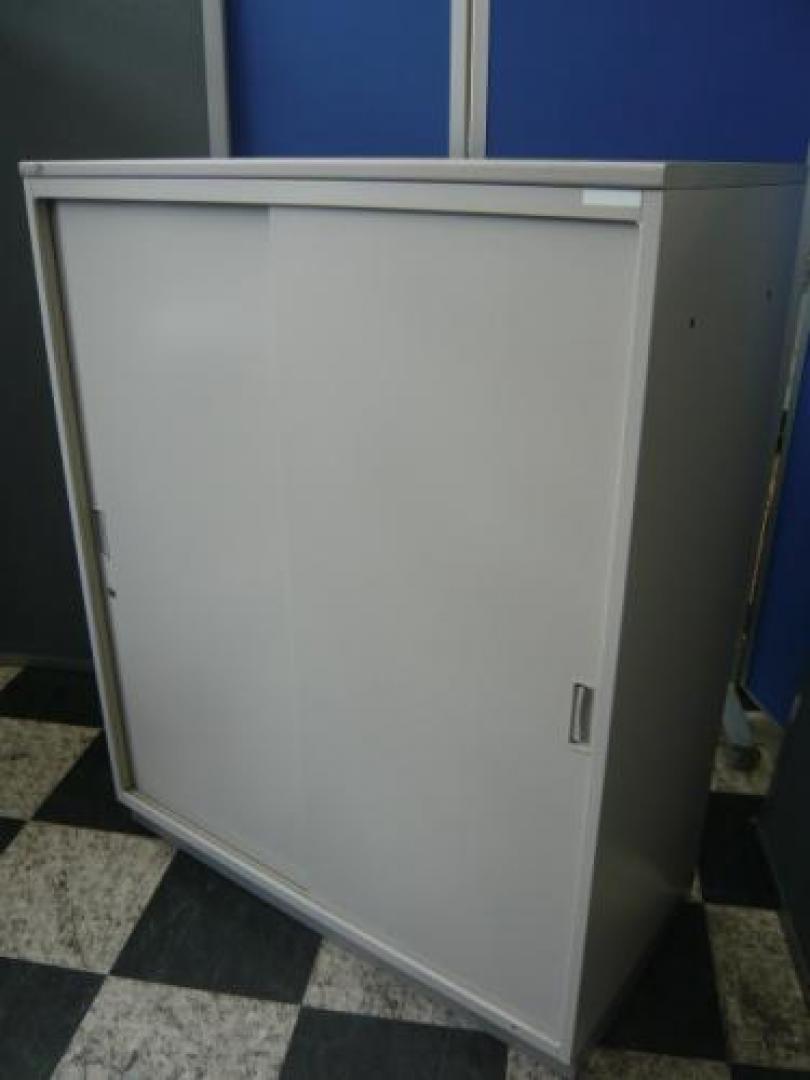 【状態良好】◆イトーキ製　引き違い書庫■ベース付き
                                    中古
            