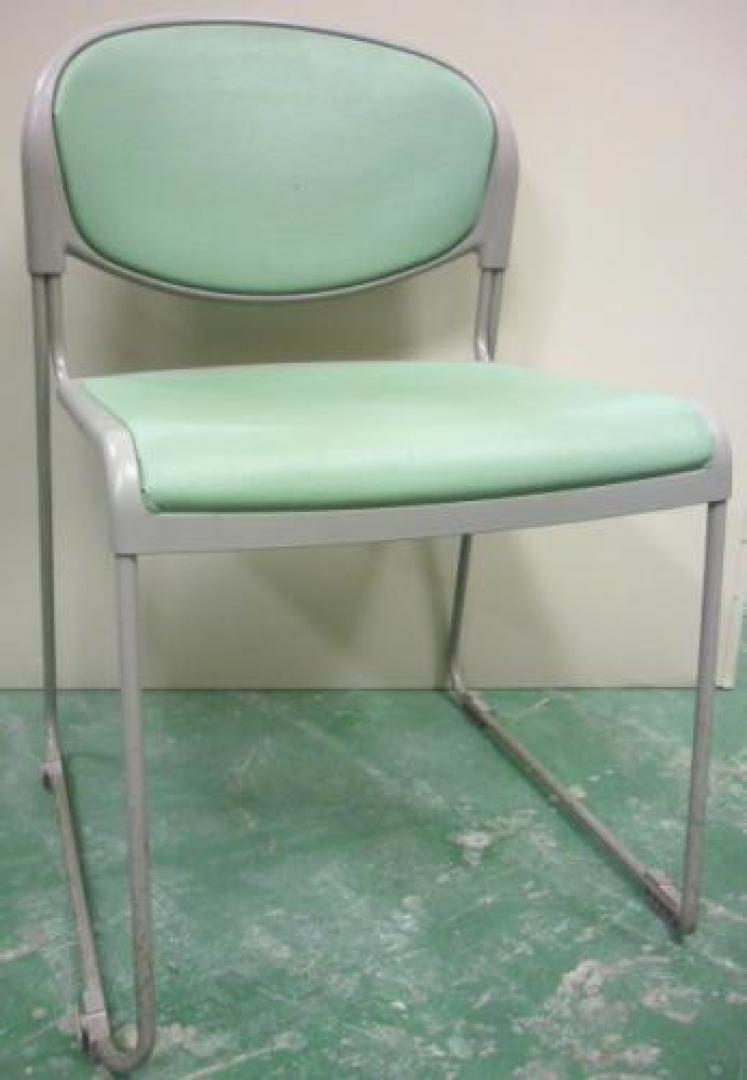 ■汚れをササッときれいにふき取り■<br>
ビニールレザー、汚れに負けない!!!【会議チェア】
                                    中古
            