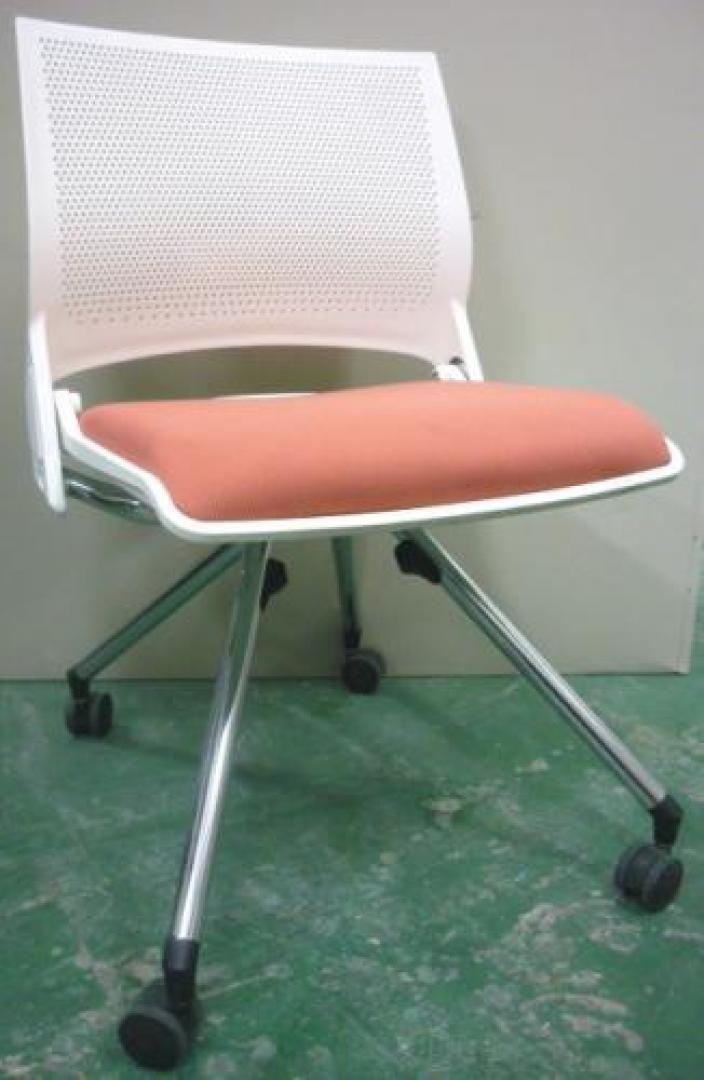 ■ネスティングチェア■　クリール　アデッソ【会議チェア】
                                    中古
            