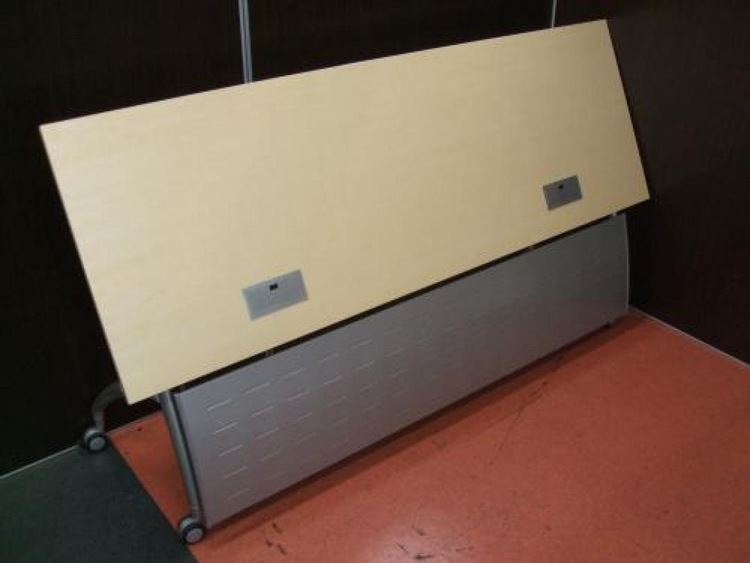 【☆超美品☆】イトーキ製　スタックテーブル　
                                    中古
            