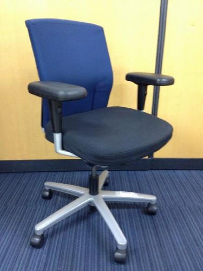 *クリーニング完了品■NEXチェア■ネクス■事務用回転椅子■ふんわりとした座り心地が特徴■※布地面がたわんでいます■【OAチェア】
                                    中古
            