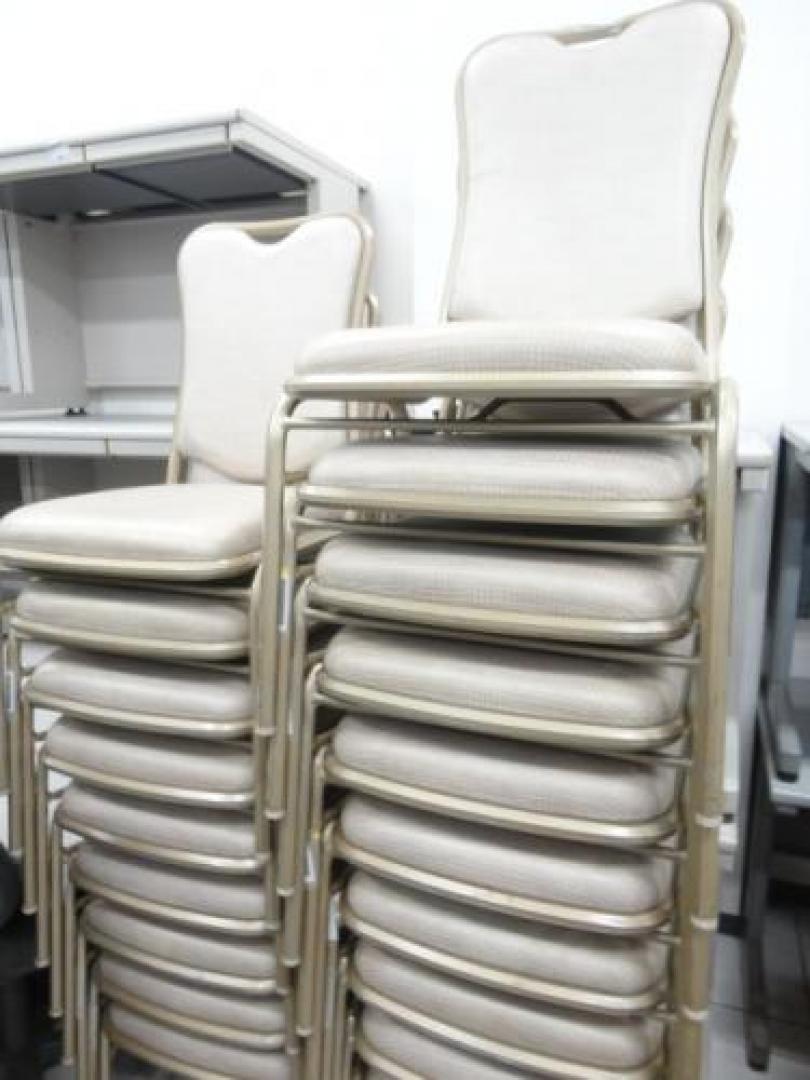 ■優雅なミーティングチェア　１０脚セット　【セット商品】【会議チェア】
                                    中古
            