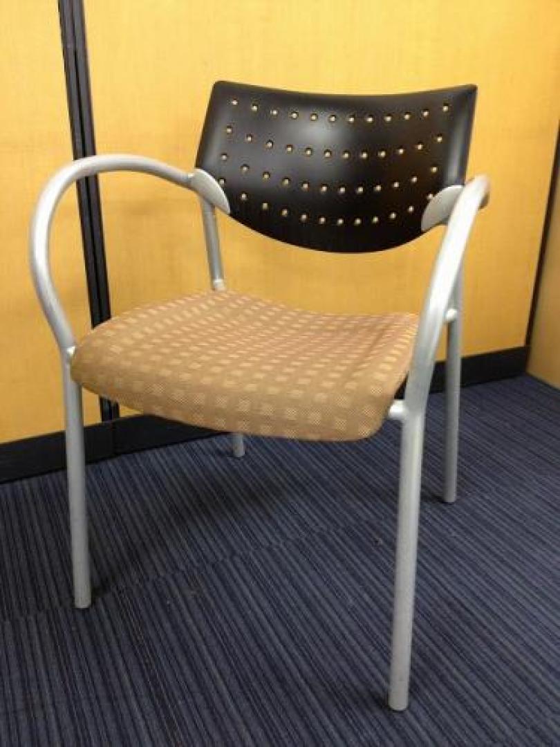 【￥4,200-｜9/5更新】■KEILHUER■キールハウァー■デザイナーズチェア■【おつとめ品】【会議チェア】
                                    中古
            