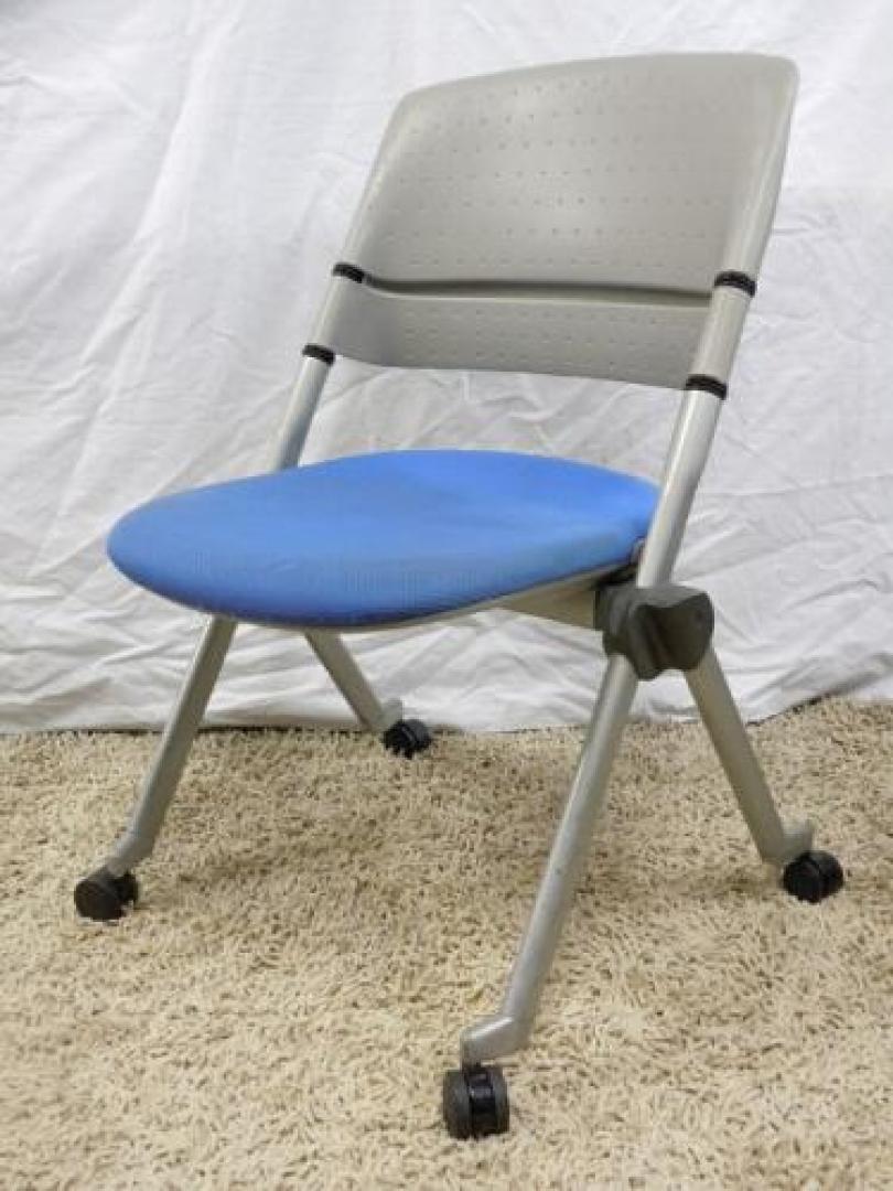 【25脚入荷！】オカムラ製　LITA リータチェア　■ネスティング収納も可能なスタッキングチェアです！　■ブルー【会議チェア】
                                    中古
            