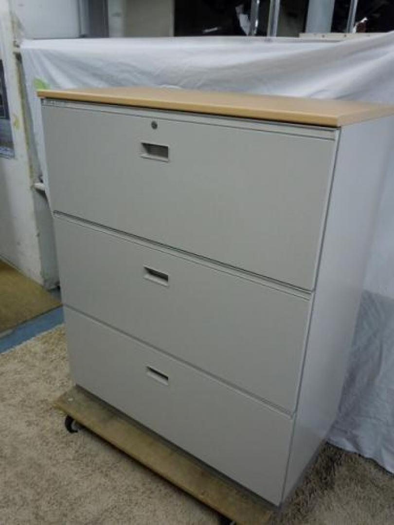 【1台入荷！】シンラインシリーズ　3段ラテラル　■ナチュラル天板付き ※擦り傷があるため処分価格！※鍵つき！
                                    中古
            