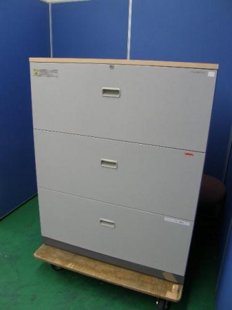 【書庫】3段ラテラル◆内田洋行◆天板：ナチュラル付き◆通常14,700円⇒10,500円までお値下げ!!◆1台限定
                                    中古
            