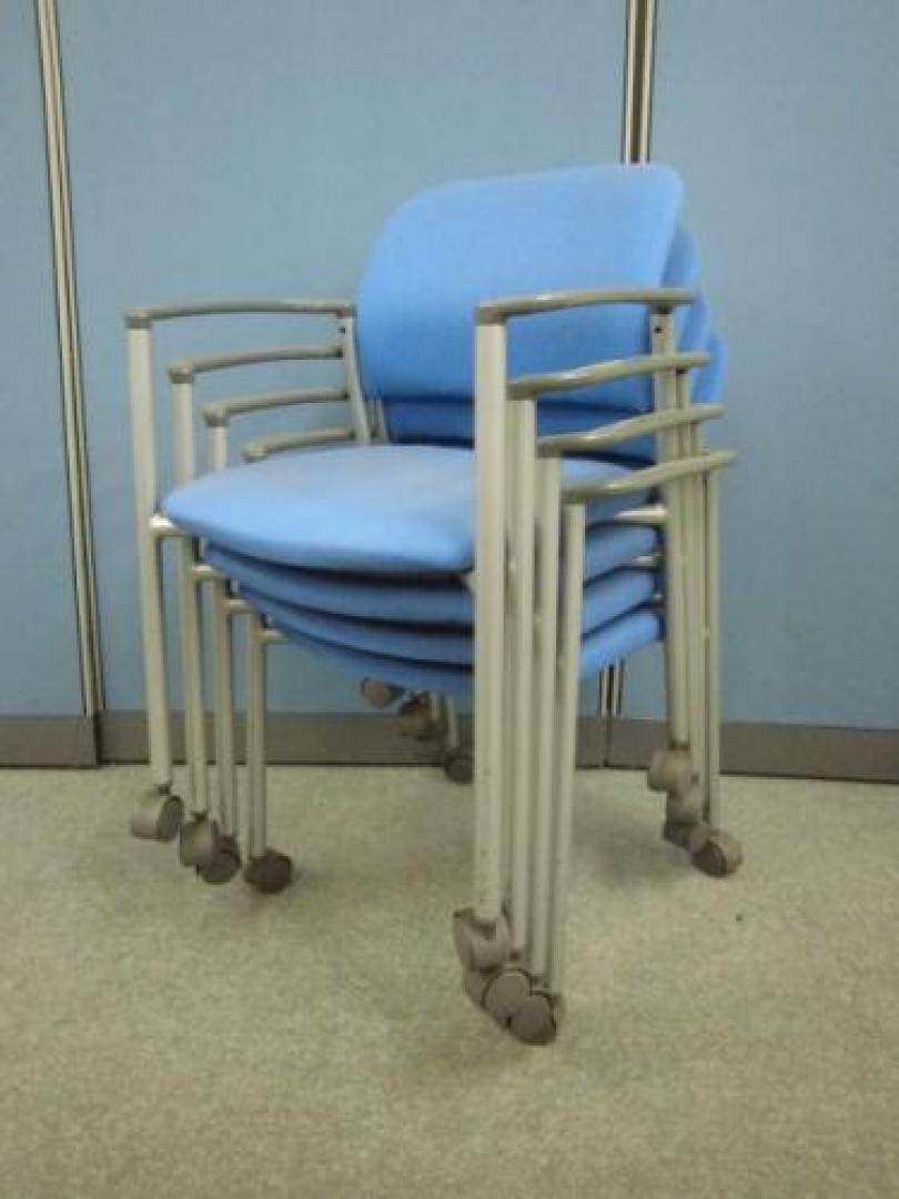 キャスター付き4脚セット【会議チェア】
                                    中古
            