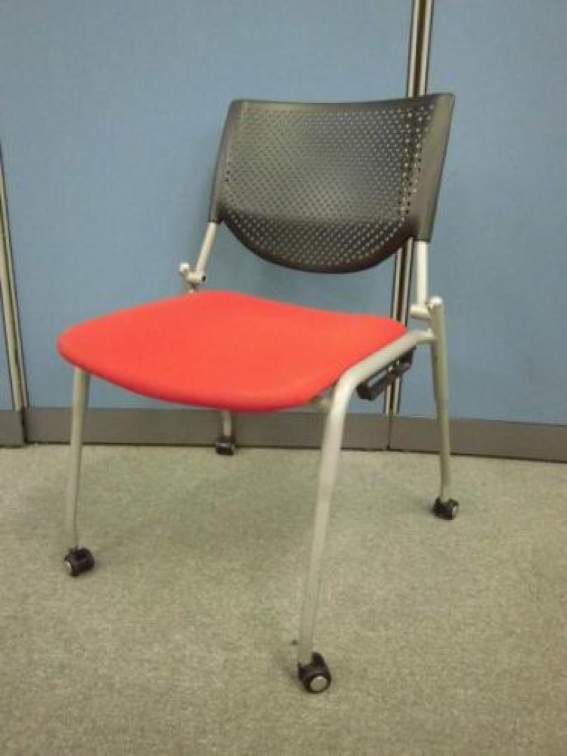 キャスター付きスタッキング【会議チェア】
                                    中古
            