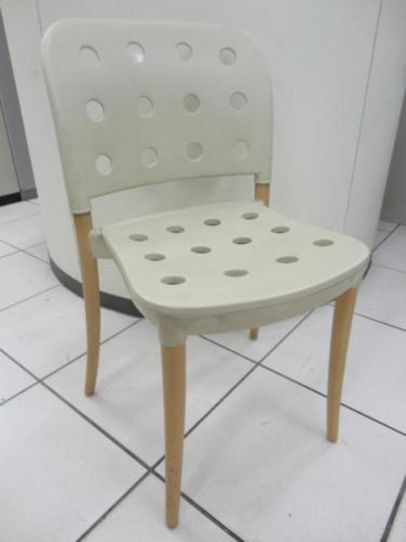 スタッキングチェア　ご家庭の庭などにぴったりなチェア【会議チェア】
                                    中古
            