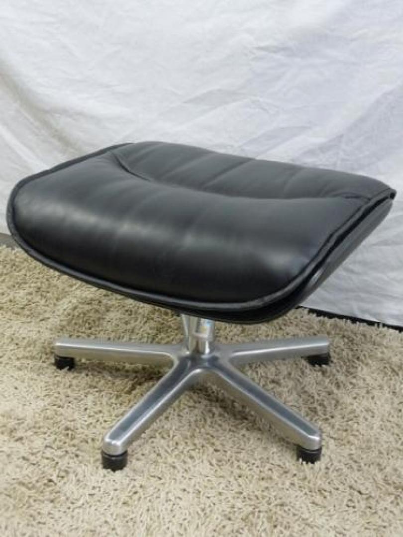 【オットマンのみのため値下げ】本革と書いてヨーロピアンと読むのがスタンダード
                                    中古
            