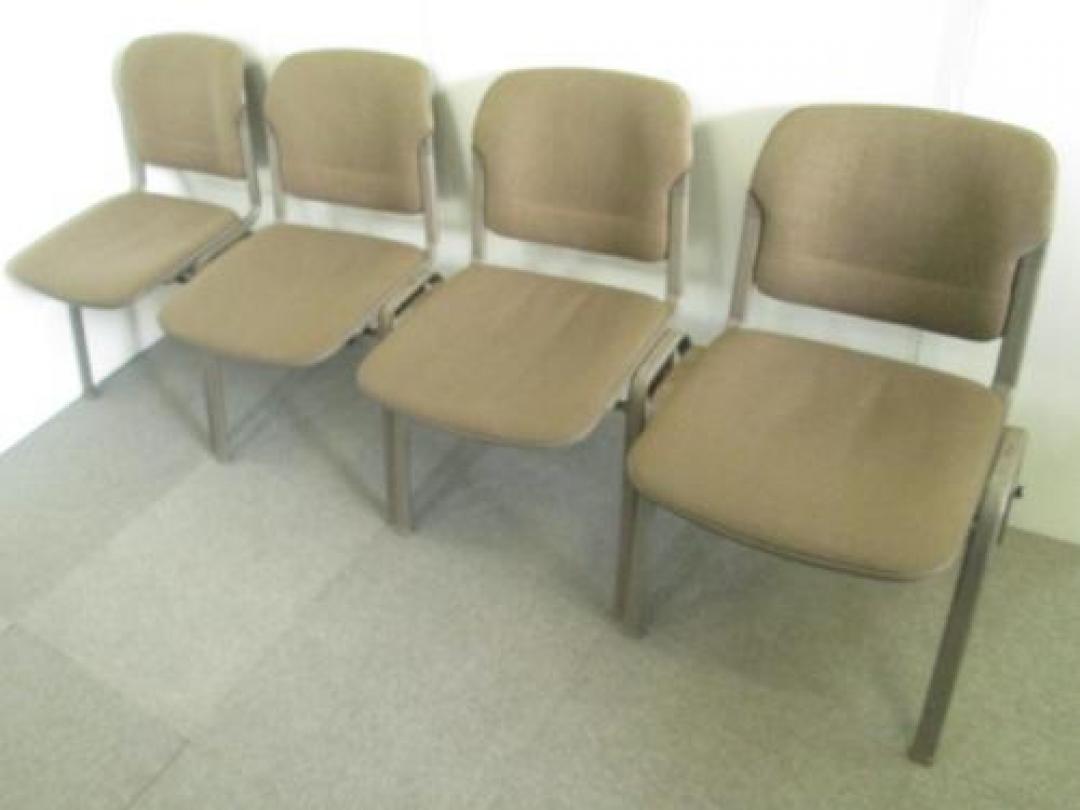 【4脚セット】オカムラ　スタッキングチェア　ブラウン　【セット商品】会議椅子【会議チェア】
                        
                                    中古
            