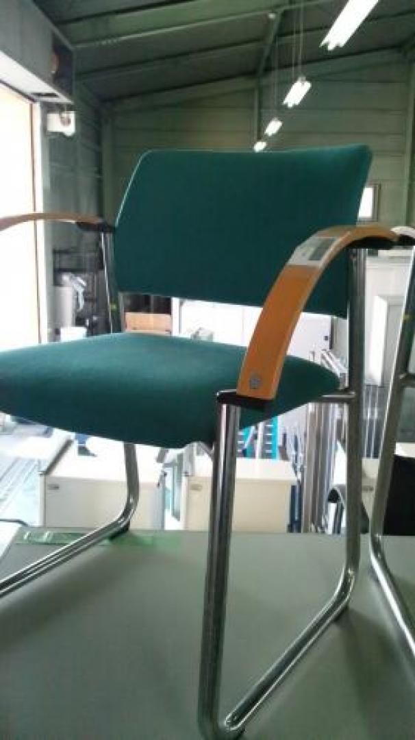 ミーティングチェア　肘付【会議チェア】
                                    中古
            