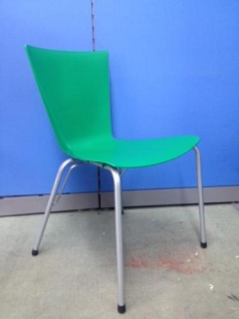  ■新古品　■タリスチェア　　良好品で数が揃います！！　ホワイトもあります！【会議チェア】
                                    中古
            