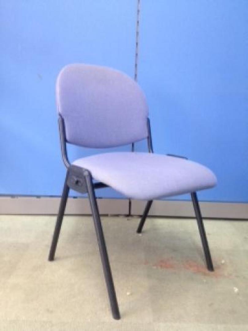 【内田洋行製】■重ねられる便利なタイプ　若干ほつれあり　使用上問題なし!ほつれ有のため、特別価格!!【会議チェア】
                                    中古
            