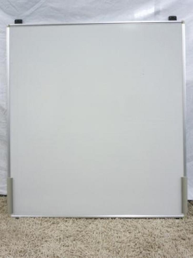 【２台入荷！】壁掛けホワイトボード　■珍しい形のホワイトボードです
                                    中古
            