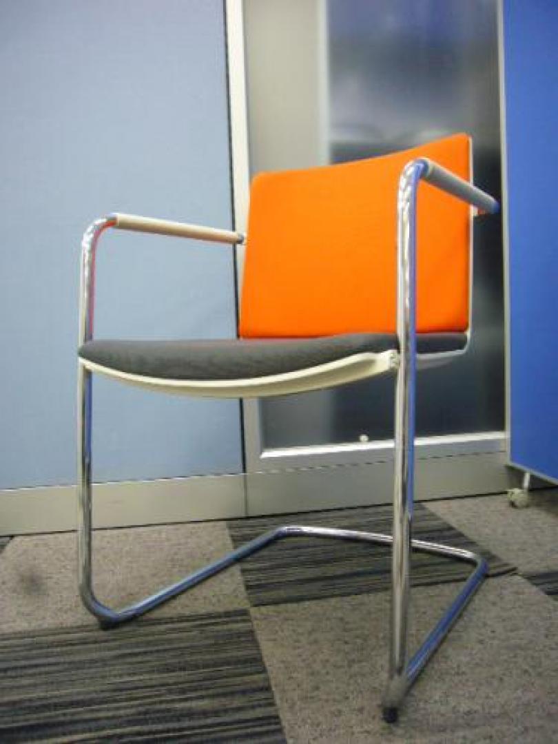 【ロット】Wilkhahn Neos（ネオス）のミーティングチェア！！デザインと座り心地を高次元で融合させたハイクラスチェアです！【状態良好】【高級チェア】【会議チェア】
                                    中古
            