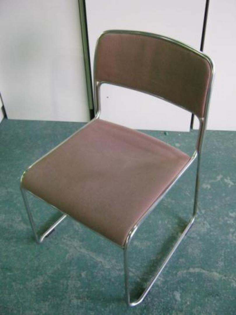 【ミーティングチェア】スタッキングチェア◆アイリスチトセ製◆重ねて収納出来る優れもの！通常2,100円⇒1,050円!!【会議チェア】
                                    中古
            